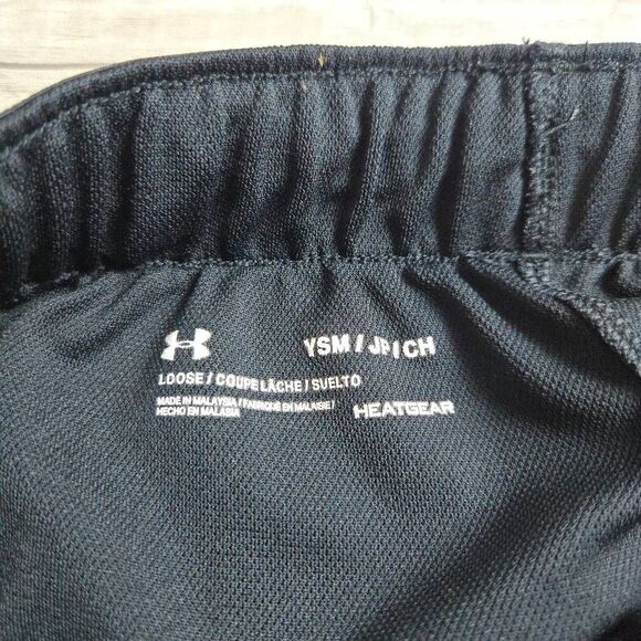 Under Armour athletic shorts YS - Picture 3 of 5